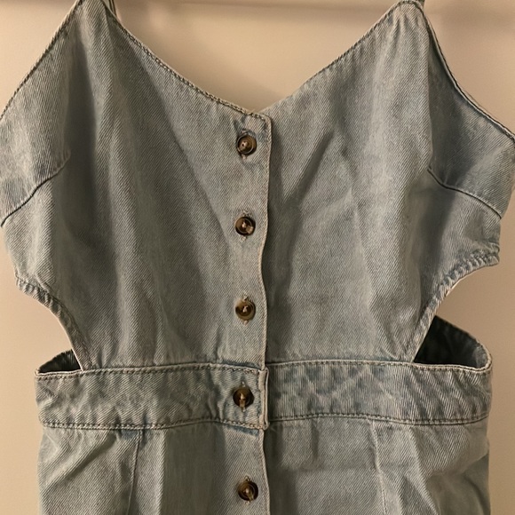 Denim button up dress with cutouts - Picture 2 of 3
